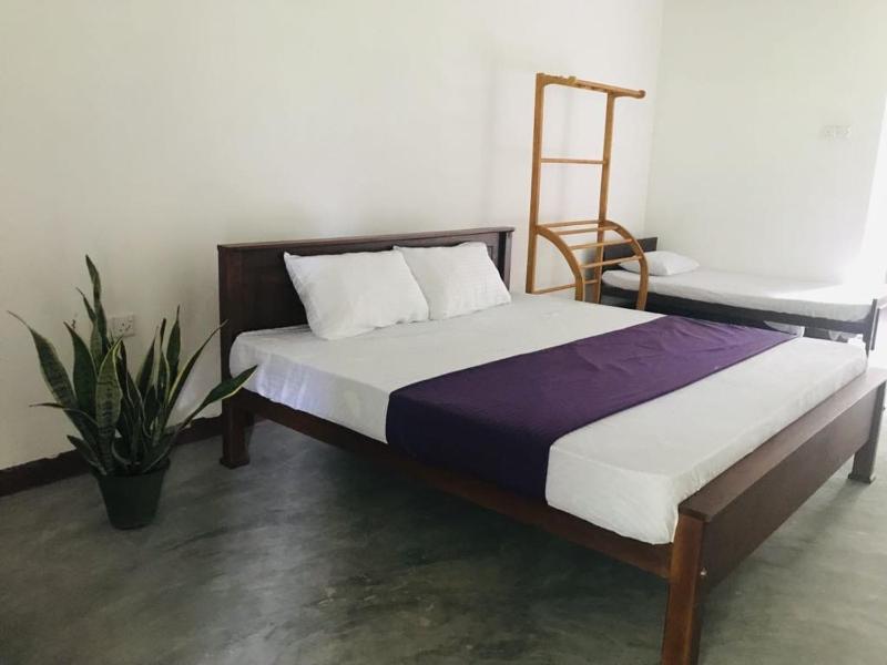 Dikkumbura Home Stay - image 1