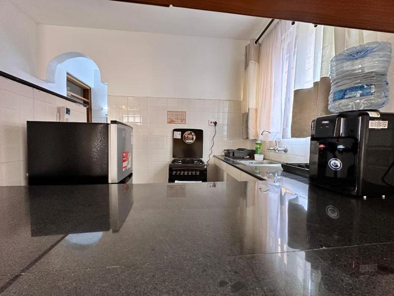 Cozy 1BR in Nyali behind Quickmart with AC & Parking - image 4