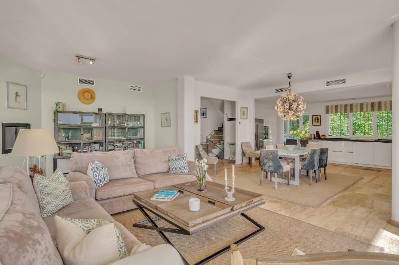 Villa Molly - Elegant Beachside Home by Finest Rentals - image 20
