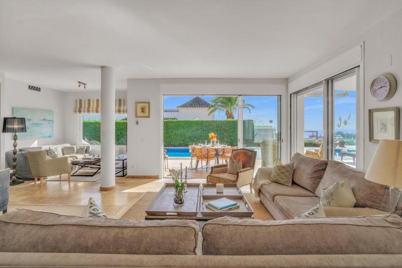 Villa Molly - Elegant Beachside Home by Finest Rentals - image 30
