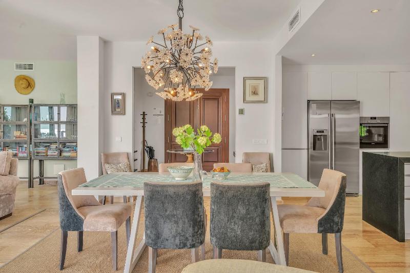 Villa Molly - Elegant Beachside Home by Finest Rentals - image 18