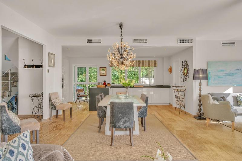 Villa Molly - Elegant Beachside Home by Finest Rentals - image 29