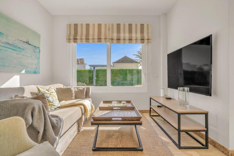 Villa Molly - Elegant Beachside Home by Finest Rentals - image 6