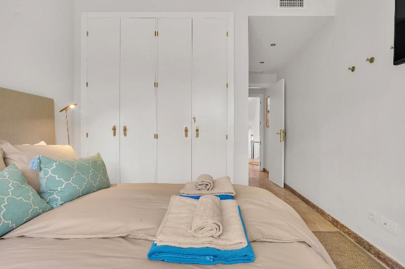 Villa Molly - Elegant Beachside Home by Finest Rentals - image 16