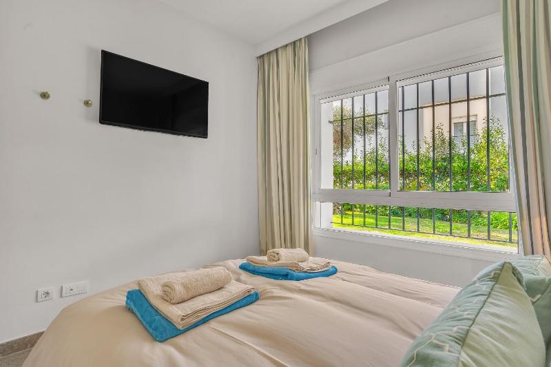 Villa Molly - Elegant Beachside Home by Finest Rentals - image 32