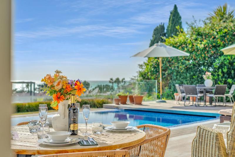 Villa Molly - Elegant Beachside Home by Finest Rentals - image 8