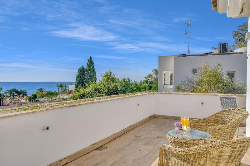 Villa Molly - Elegant Beachside Home by Finest Rentals - image 28