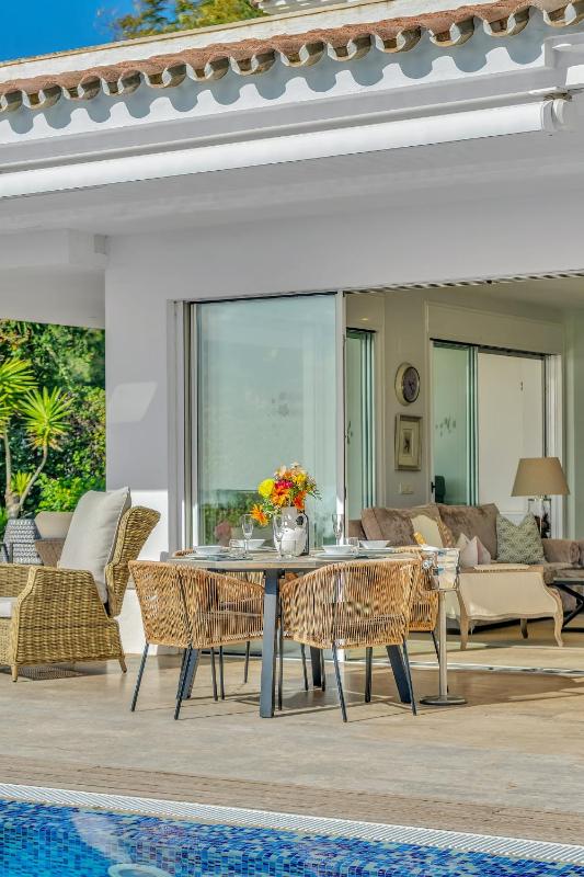Villa Molly - Elegant Beachside Home by Finest Rentals - image 38
