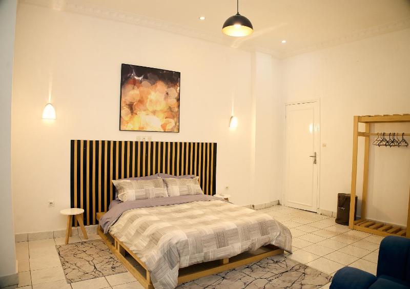 Appartement Moderne Centre ville BZV - image 4