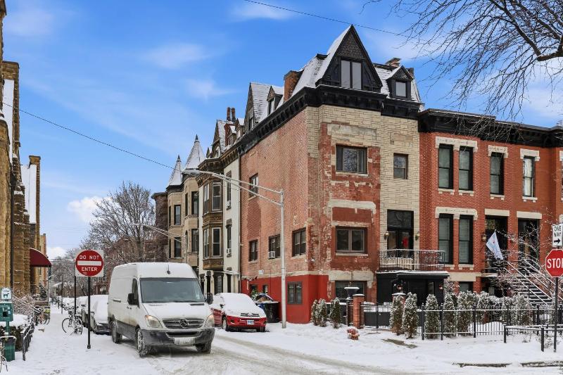 Fully Updated Jr 1 Bed Steps from Lincoln Park condo - image 7