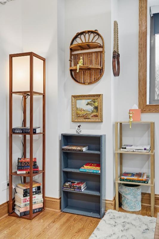 Fully Updated Jr 1 Bed Steps from Lincoln Park condo - image 8