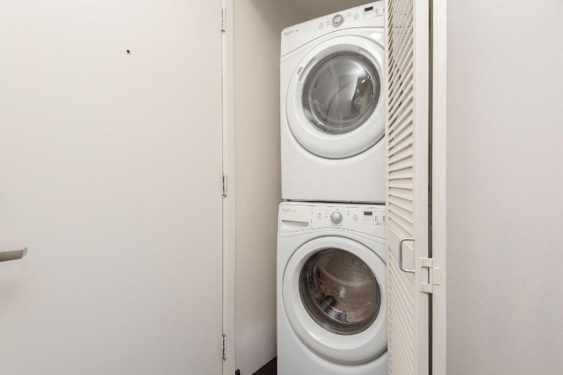 West Hollywood Chic Apartment - image 4