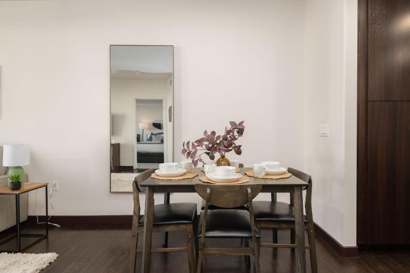West Hollywood Chic Apartment - image 14
