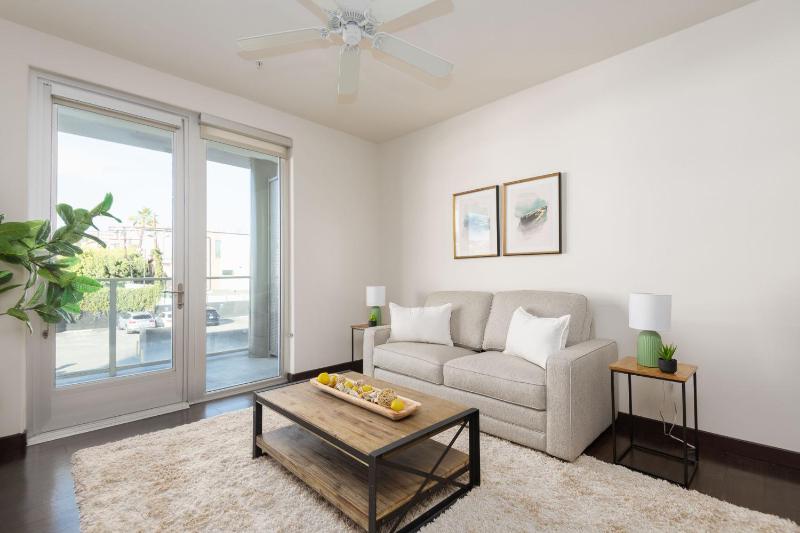West Hollywood Chic Apartment - image 9