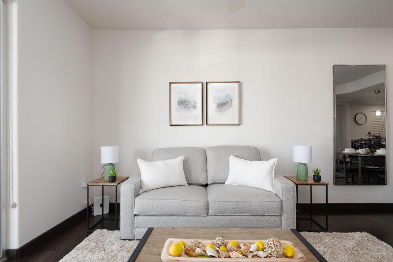 West Hollywood Chic Apartment - image 3