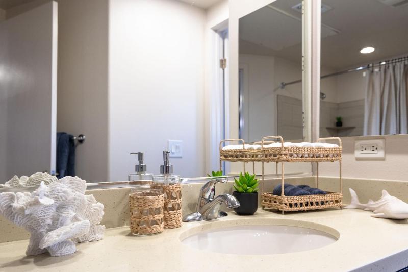 West Hollywood Chic Apartment - image 11