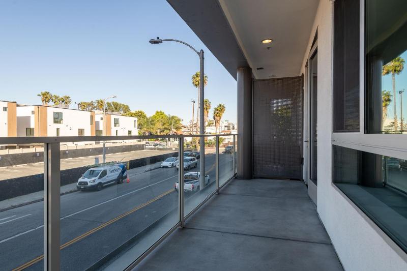 West Hollywood Chic Apartment - image 6