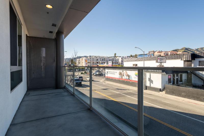 West Hollywood Chic Apartment - image 5
