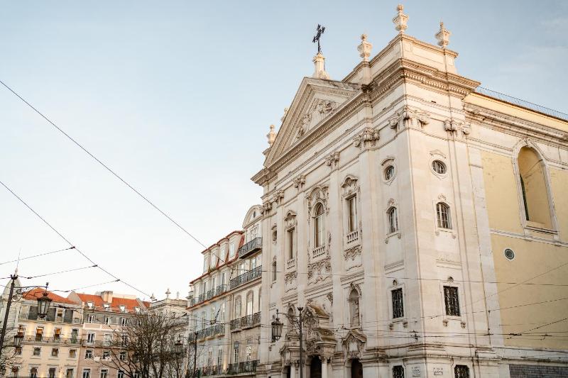 Luxurious Central Lisbon 4BR Apt Sleeps 10 wAC - image 6