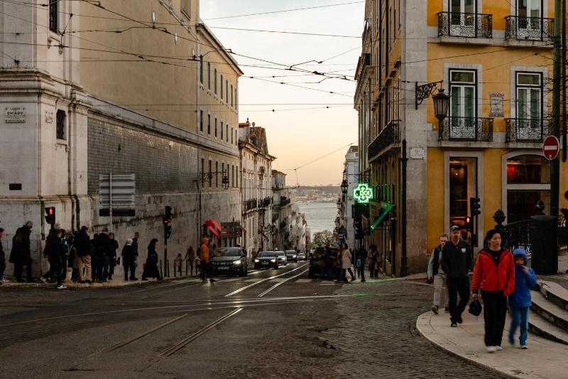 Luxurious Central Lisbon 4BR Apt Sleeps 10 wAC - image 15