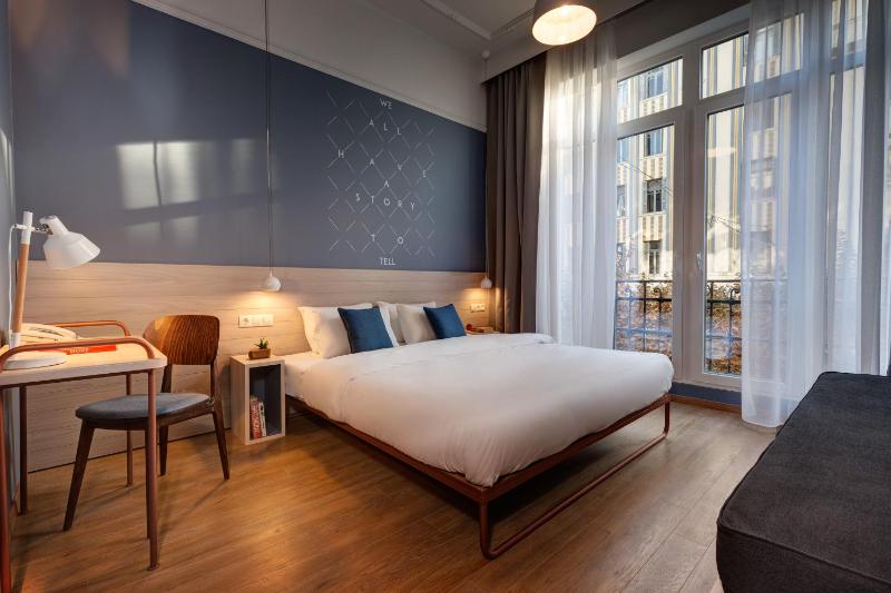 Large City View Room image 1