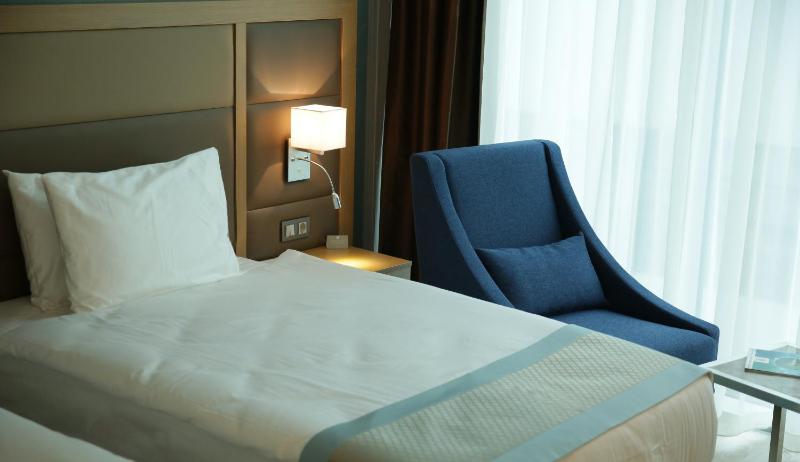 Standard Twin Room image 4
