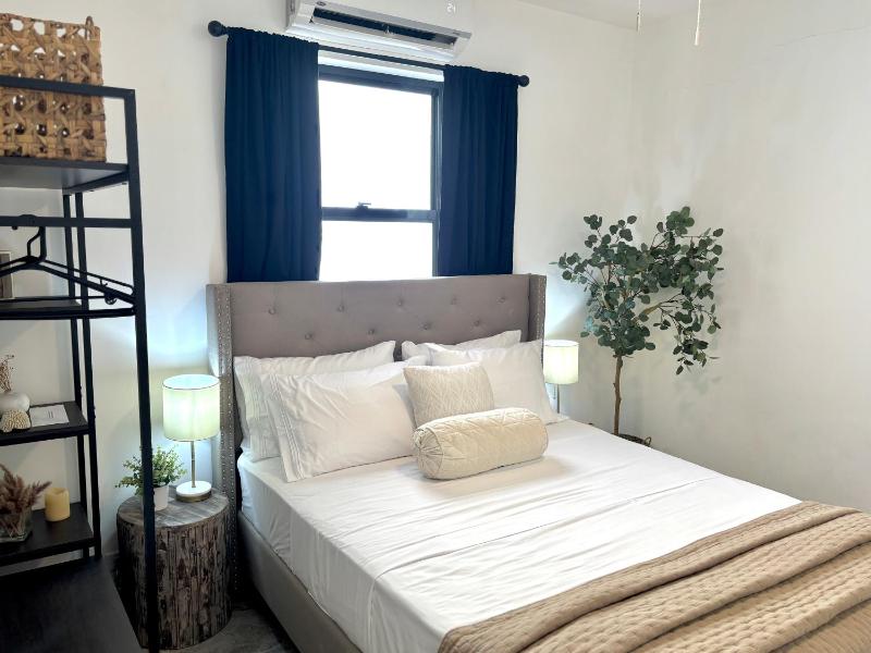 Downtown 1 or 2 Bedroom Stay - Walk to Ferry - image 7