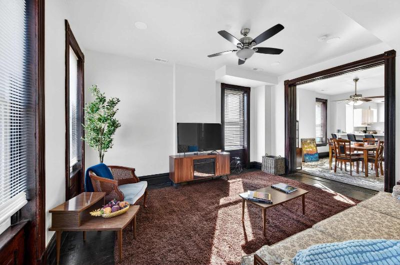 Trendy City Escape Perfect St Louis Location - image 1