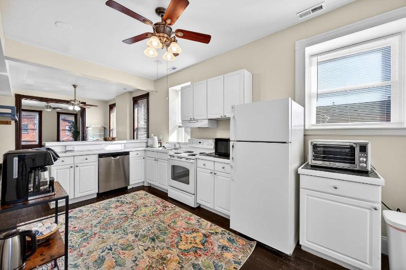 Trendy City Escape Perfect St Louis Location - image 4