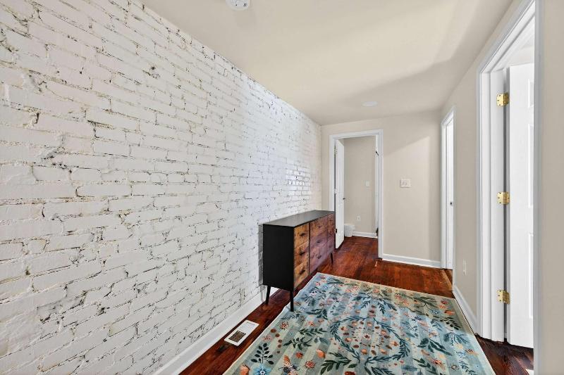 Trendy City Escape Perfect St Louis Location - image 10