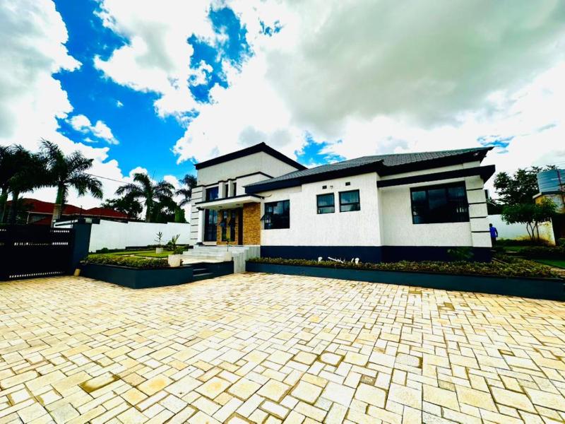 Nichi's Guesthouses - image 1