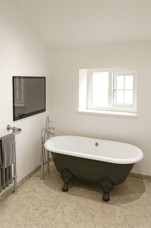 Bridge House Modern Comfort in Historic Stone - image 7