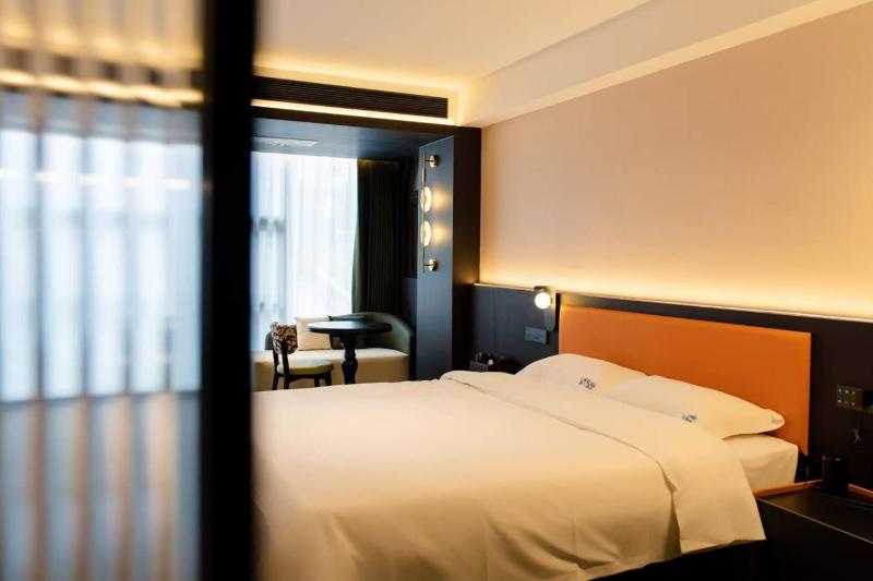 Cavalier Hotel Chongqing - image 29