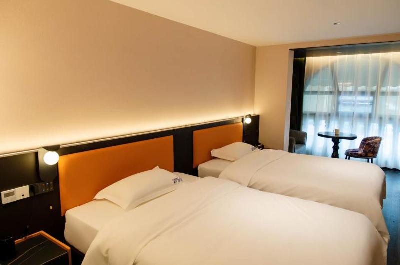 Cavalier Hotel Chongqing - image 32