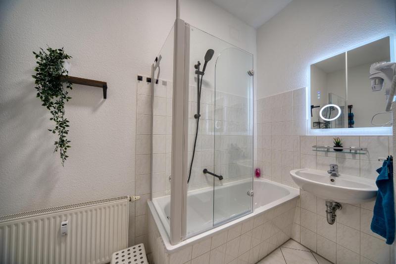 DresdenStay Striesen 3 Schlafzimmer Kamin PS4 - image 13