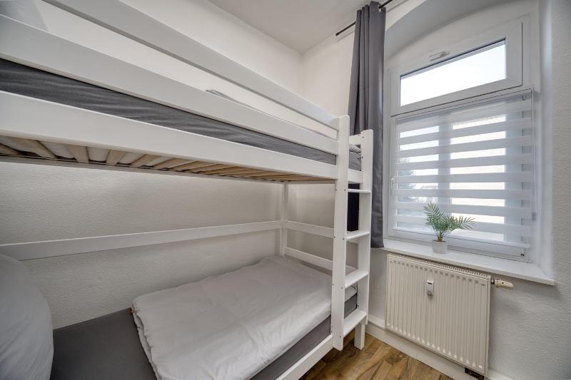 DresdenStay Striesen 3 Schlafzimmer Kamin PS4 - image 7