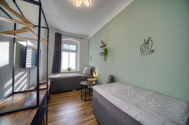 DresdenStay Striesen 3 Schlafzimmer Kamin PS4 - image 16