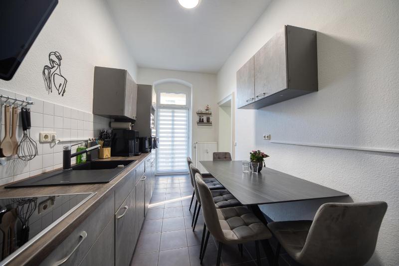 DresdenStay Striesen 3 Schlafzimmer Kamin PS4 - image 12
