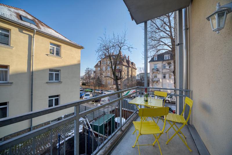 DresdenStay Striesen 3 Schlafzimmer Kamin PS4 - image 5