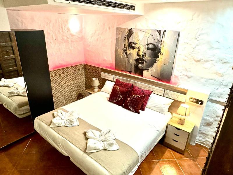 Seasonal Living with Jacuzzi - image 15