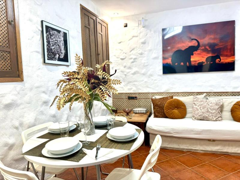 Seasonal Living with Jacuzzi - image 10