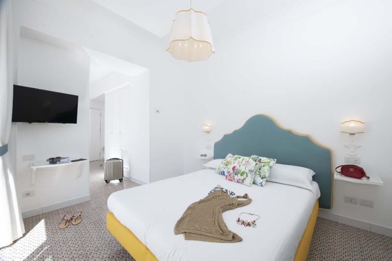 AMORE RENTALS - Villa Costa Incantata - image 31