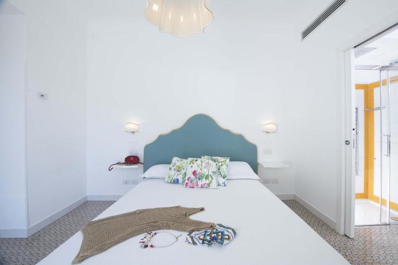 AMORE RENTALS - Villa Costa Incantata - image 14
