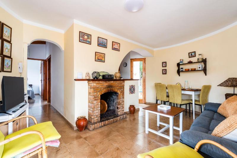 Pons Bosch 2 bedroom house Cala Blanca - image 4