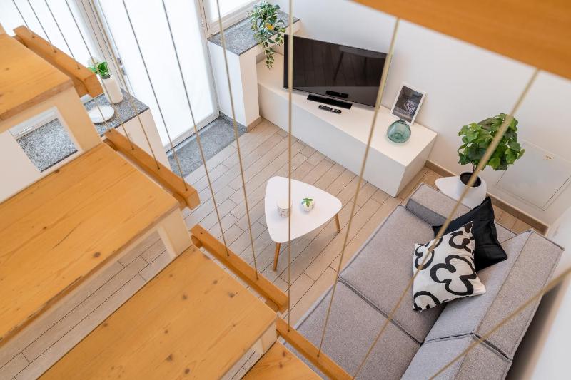 Como Sunny Loft - image 42