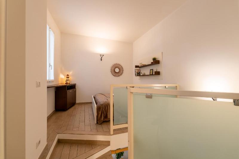 Como Sunny Loft - image 16