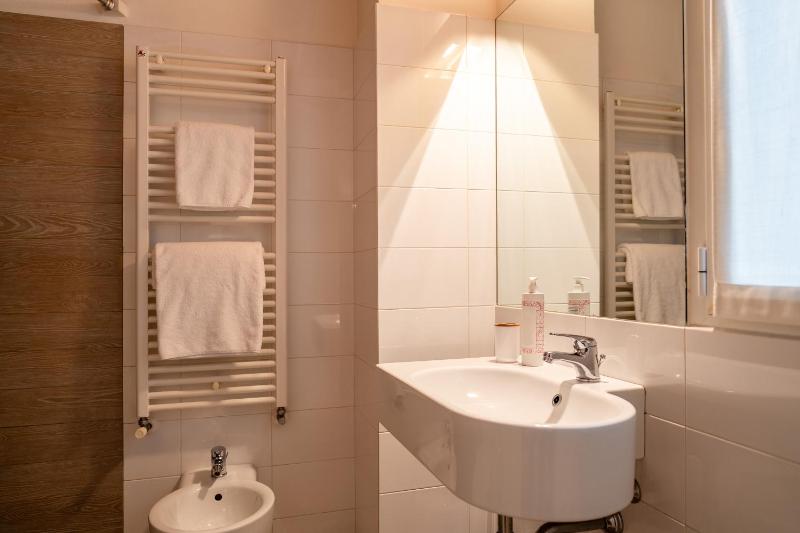 Como Sunny Loft - image 50