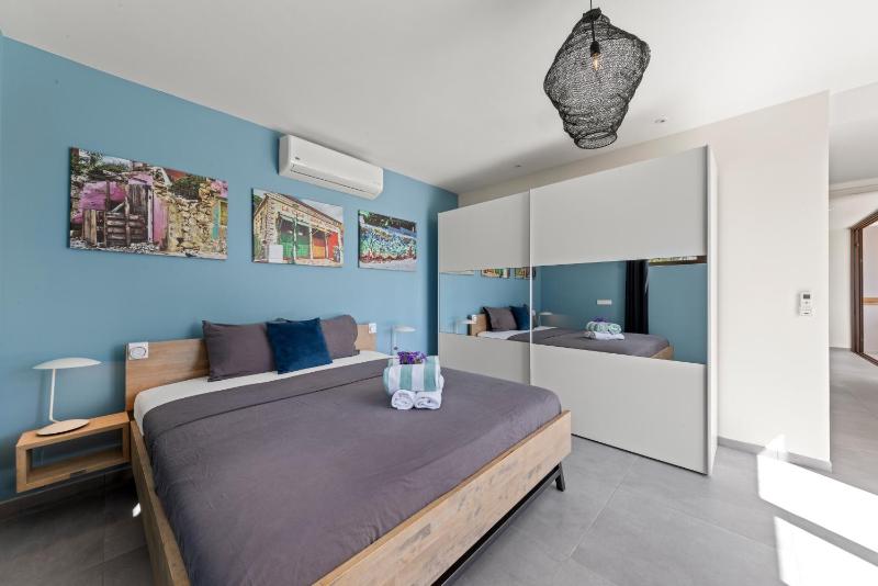 Jan Sofat LUX A15 Penthouse with private rooftop terrace - image 12