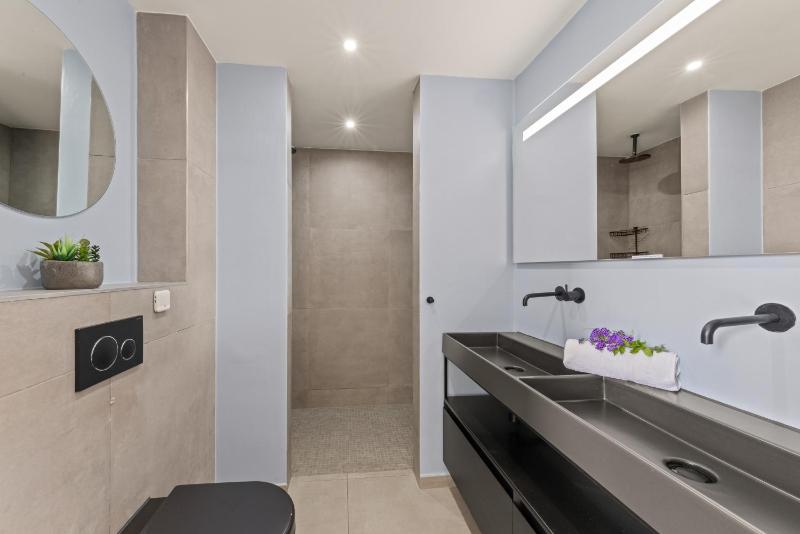 Jan Sofat LUX A15 Penthouse with private rooftop terrace - image 15