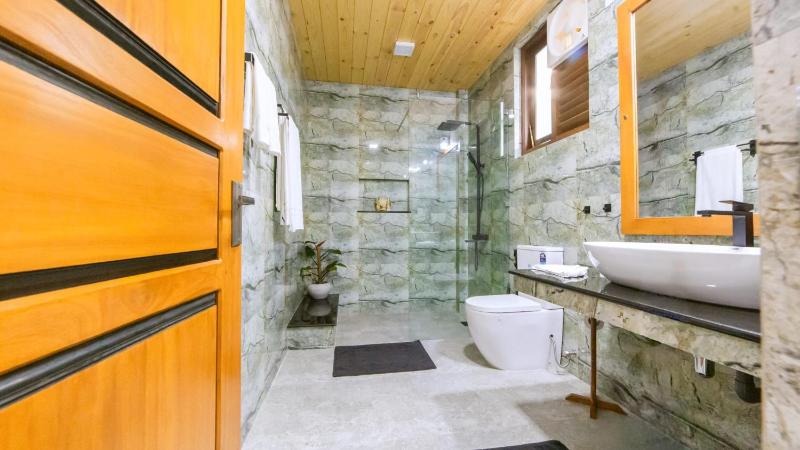 Noeline Villa - image 25